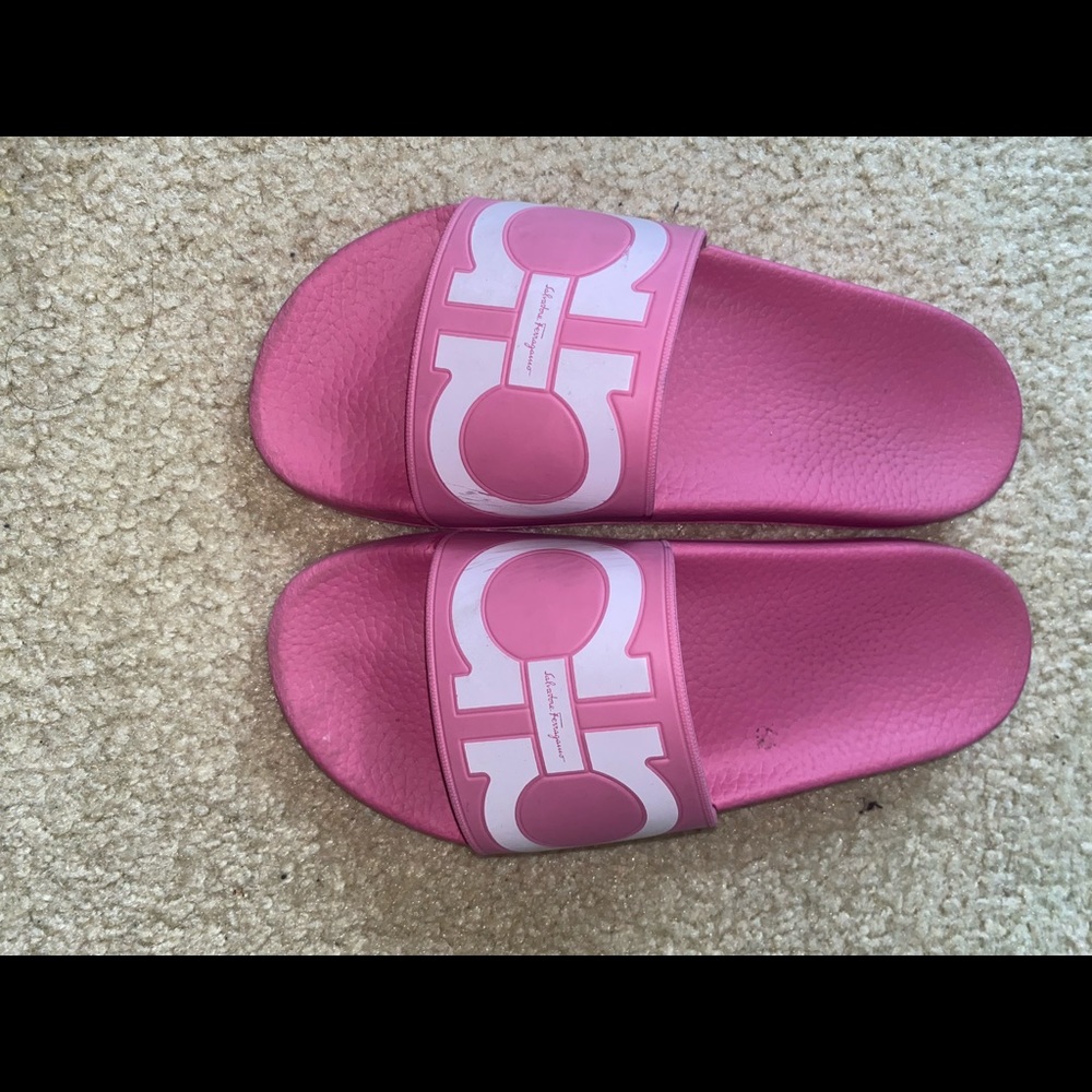 Salvatore Ferragamo Gancini Pool Slides 8W